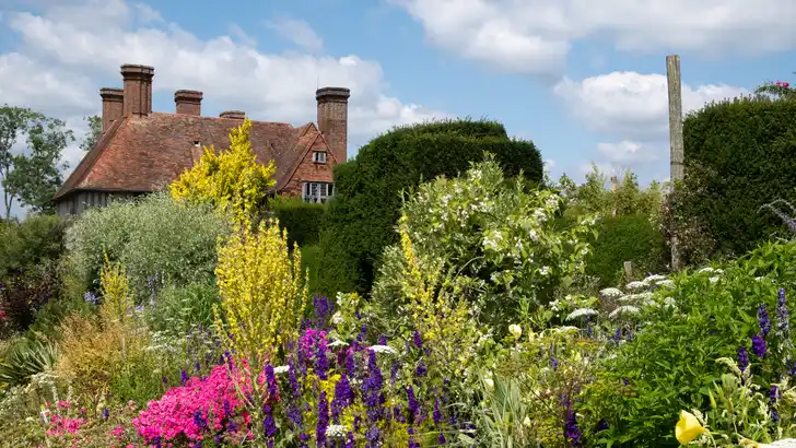 Foto van Great Dixter House and Gardens. – Top 10 mooiste tuinen ter wereld.