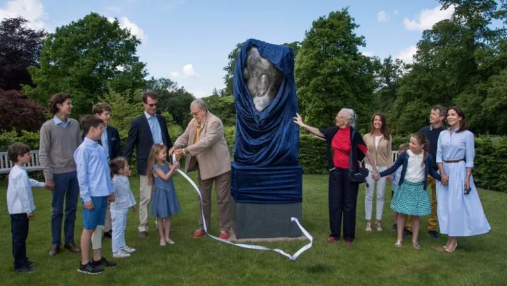 Prins Henrik ontwerpt bizar liefdesbeeld 