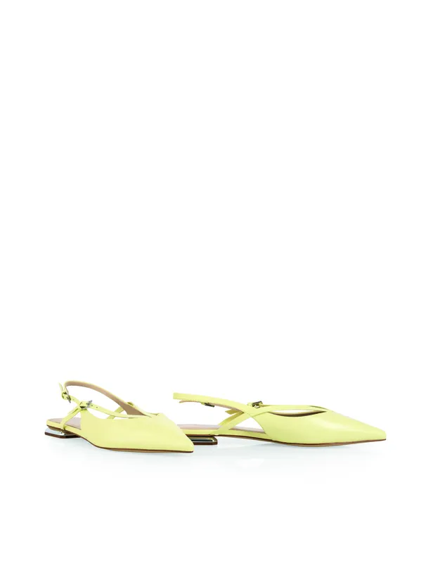 Leren ballerina's met bandjes van Marc Cain - €199,90