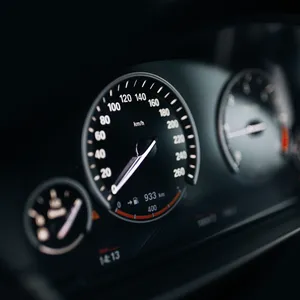 Waarom is de snelheid van snelle auto's bewust begrensd op 250 km/u?