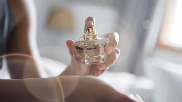 8 x parfum-etiquette om meer uit een geur te halen 