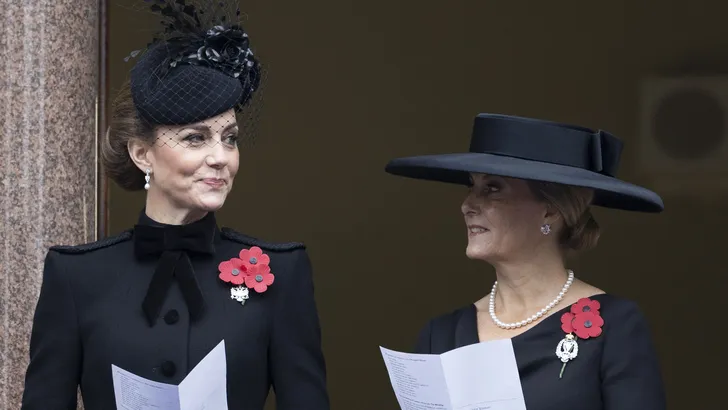 Britse royals inclusief Kate bij herdenking oorlogsslachtoffers