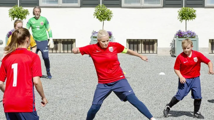 Lekker comfi: royals met hun Adidasjes en Nike sneakers
