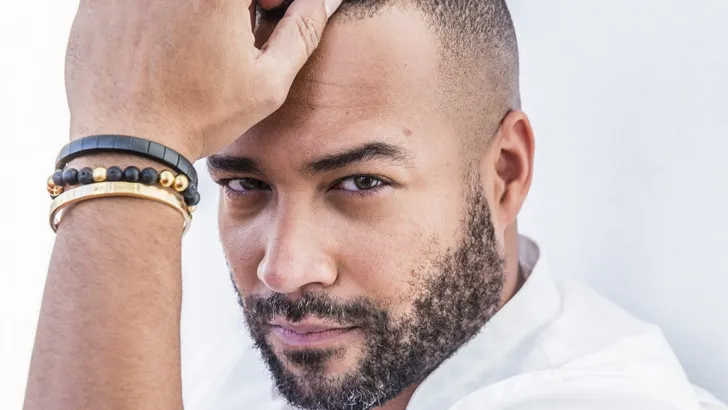 Everon Jackson Hooi vertelt openhartig over zijn (liefdes)leven na zijn coming out