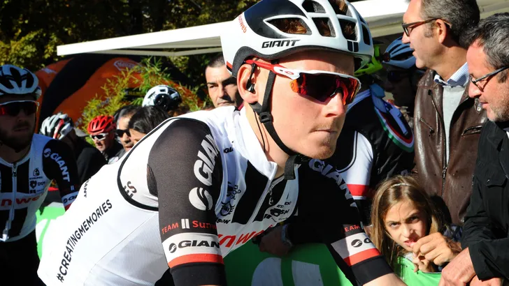 Sam Oomen maakt indruk in Ronde van Lombardije: 'Tevreden met koerswijze'