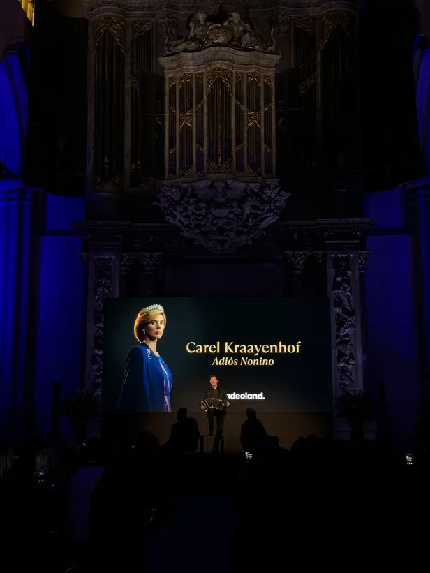 Carel Kraayenhof speelt live het prachtige Adiós Nonino