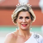 Is wit en lang alleen voor bruiden? Deze royals vinden van niet! 