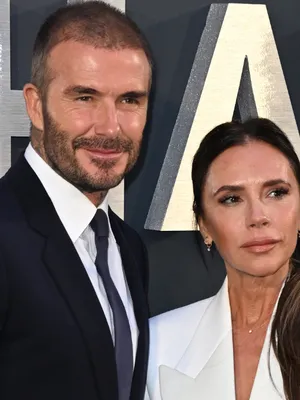 Victoria en David Beckham in zwart wit gekleed