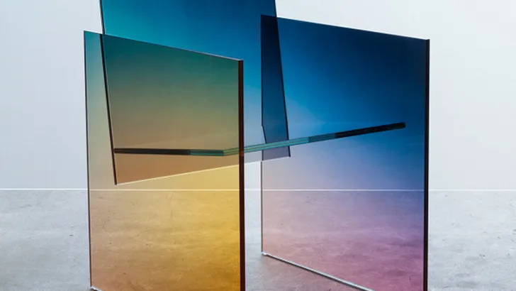 Mooi: 'Zwevende' glazen meubels van Germans Ermics
