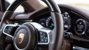 Porsche-rijder reed hier bijna 200 km/u te hard en kwam er tóch verrassend mild vanaf