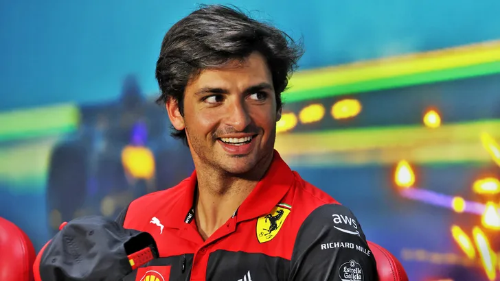 Sainz Jr. wil de Dakar in: 'Zou heel erg mooi zijn als Ferrari zo'n auto bouwt!'