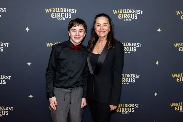 Jet en Julius de Nijs tijdens de première van Wereldkerstcircus Carré 2025.