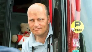 Bjarne Riis niet in de volgwagen van CSC