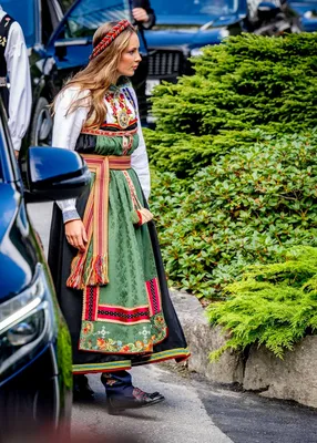 Prinses Ingrid Alexandra bij de bruiloft van haar tante.