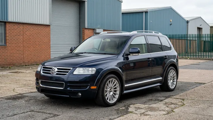 Man koopt een afgeschreven Touareg V10 TDI voor de prijs van een oude Twingo en ontdekt direct de pijnlijke waarheid
