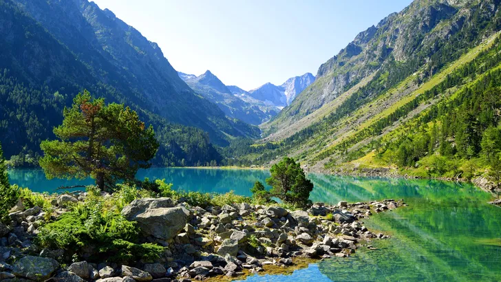 Gaube lake with Vignemale massif in the background.Pyrenees mountain,France.