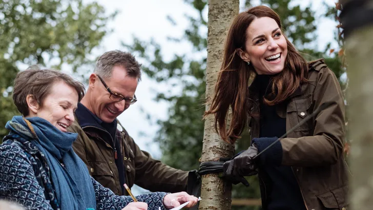 Hertogin Kate maakt haar handen vuil