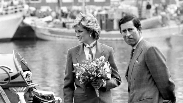 'Prins Charles gaf prinses Diana nooit bloemen'