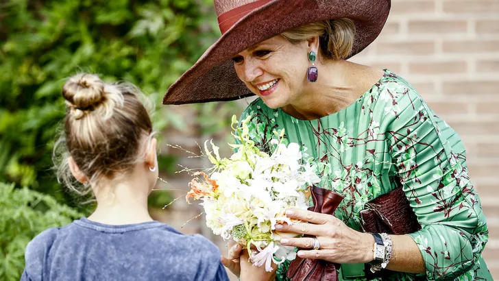 Máxima krijgt wel heel bijzondere bloemen