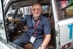 91-jarige rallyheld aan de start van WRC Safari Rally
