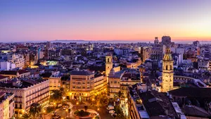 De stijlvolle stad aan zee die in december geen winter kent – en waar fine dining het niveau van Amsterdam overstijgt