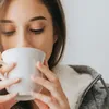 Dit is de reden dat je na een kop koffie meteen naar het toilet moet | Happy in Shape