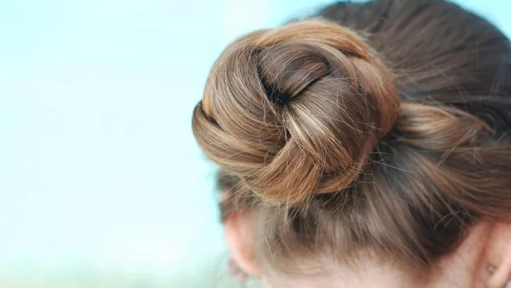 Een snelle lage knot in 6 stappen (video)