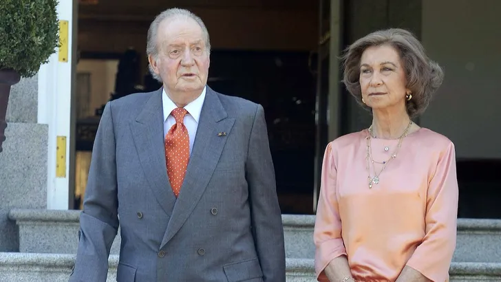 Minst romantische royal aanzoek ooit – Foto van koning Juan Carlos I en koningin Sofía van Spanje bij het Zarzuela-paleis, september 2013.