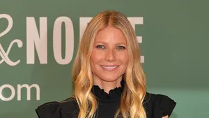 Zien: Gwyneth Paltrow viert 44ste verjaardag met make-uploze selfie