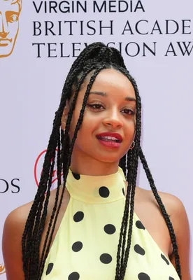Siena Kelly (Caroline Bingley)