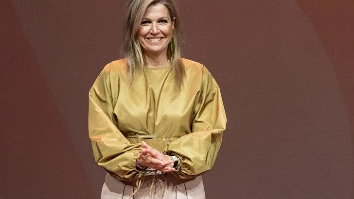 Modekoningin Máxima wil óók in zachtroze met goud