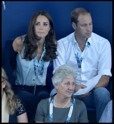 De toenmalige Duchess of Cambridge kreeg het toch wel érg warm op de tribune.