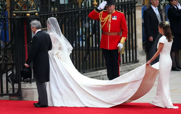 Huwelijk prins William en Kate Middleton 2011: Pippa Middleton in witte japon.