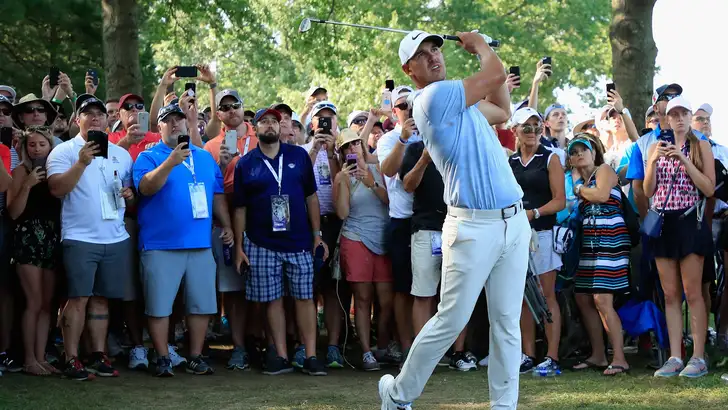 Koepka op kop, Woods op de loer