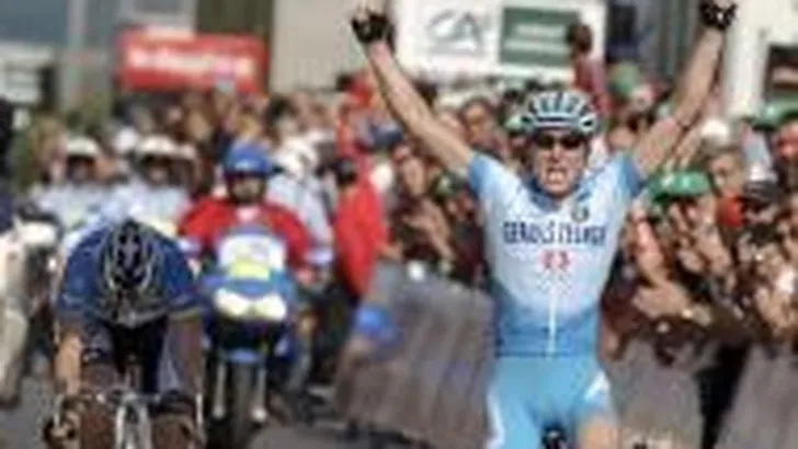 Dauphine Libere: Wegmann wint en leidt