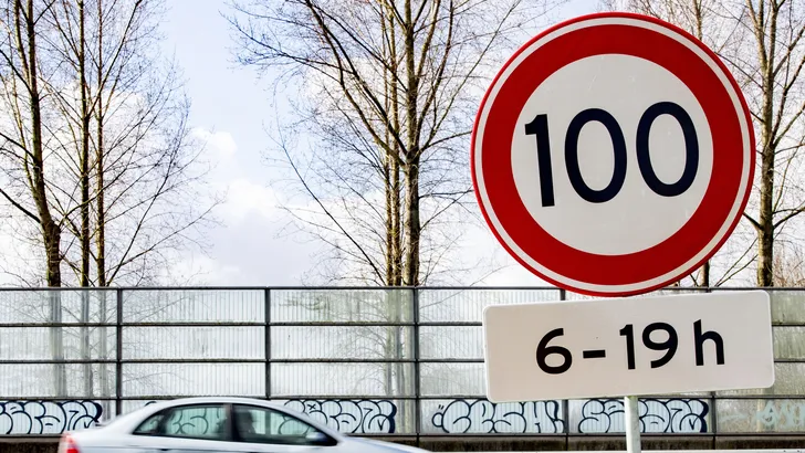 Meer dan de helft van Nederland wil weer 130 op de snelweg