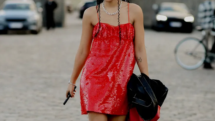 Deze Lidl-jurk ziet eruit alsof hij uit een luxe modehuis komt, maar die prijs van €14,99 euro laat je twee keer kijken