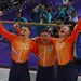 harrie lavreysen, jeffrey hoogland en roy van den berg na hun gouden medaille