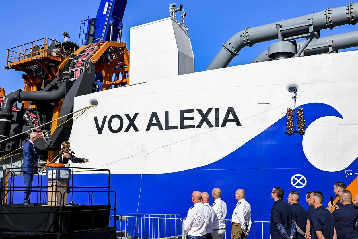 Prinses Alexia 21e verjaardag: Alexia doopt schip Vox Alexia.
