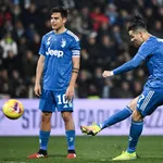 Cristiano Ronaldo probeert in een dood spelmoment leven te krijgen.