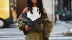 Gespot: dit olijfgroene vest lijkt designer, maar is de ultieme budget-hack van Uniqlo