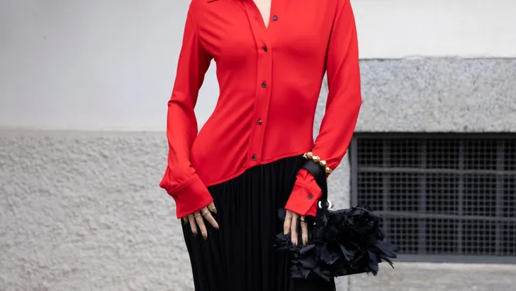 Iedereen jaagt op deze chique bordeauxrode blouse van Zeeman (en hij kost echt niets)