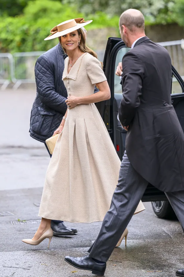 Royal wedding Peter Phillips en Harriet Sperling: prinses Kate in een crèmekleurige boucléjurk van Rouland Mouret.