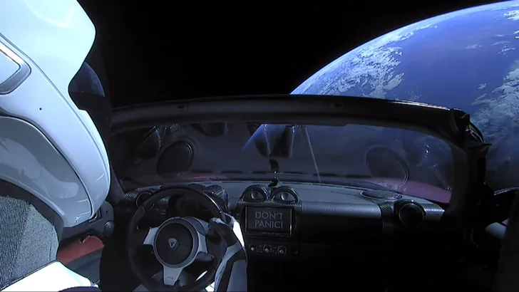Tesla's Space Roadster rijdt voorbij Mars