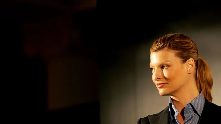 Topmodel Linda Evangelista (57) krabbelt op na mislukte ingreep