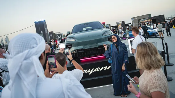 Cayenne Turbo Electric: Electric power consumption* combined (WLTP) 22.3 – 20.4 kWh/100 km, CO₂ emissions* combined (WLTP) 0 g/km, CO₂ class A