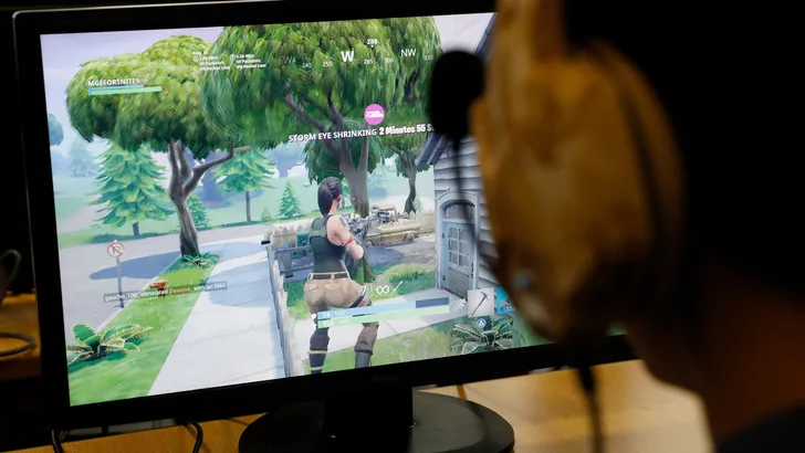 Gamer gearresteerd na mishandeling vriendin tijdens livestream