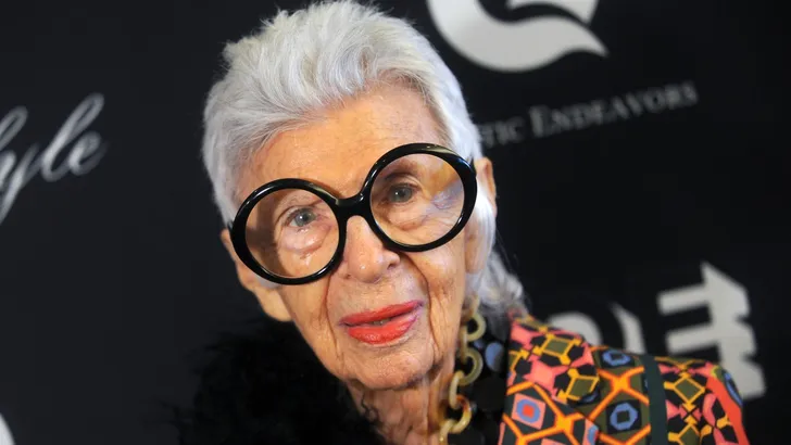 Wow: 97-jarige Iris Apfel tekent modellencontract