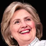 'Nieuwe' look Hillary Clinton maakt de tongen los