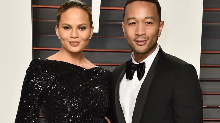 Chrissy Teigen openhartig over IVF behandeling